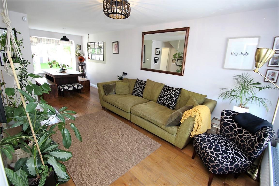 Trenthams Close, Purley On Thames, Reading